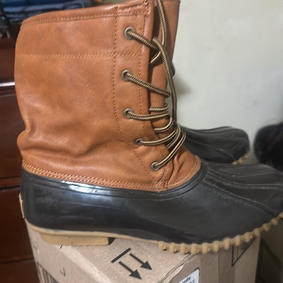 The original duck boot woman . Two tone colors brown / light brown . - Picture 3 of 3